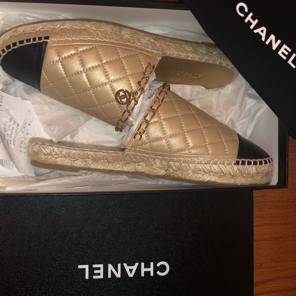 ‼️‼️ SOLD . HOST PICK‼️‼️💗💗Chanel Flats - Picture 2 of 16